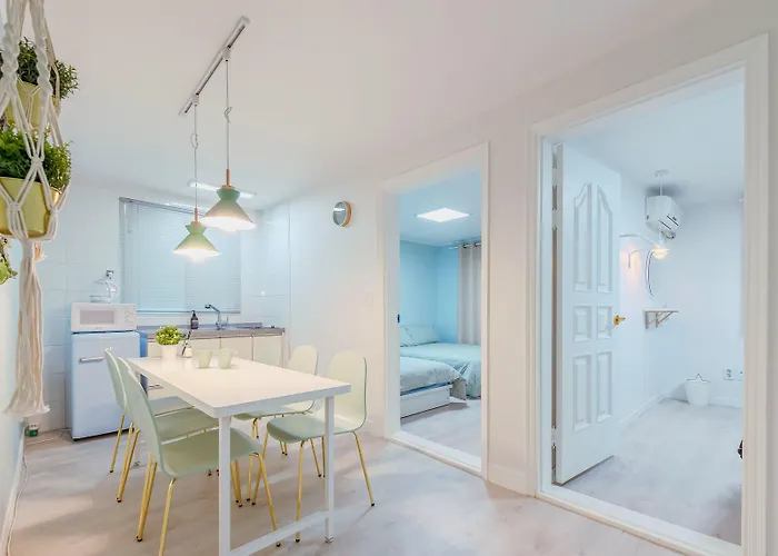 Seeu House Hongdae *